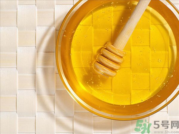 花粉過(guò)敏能吃蜂蜜嗎？花粉過(guò)敏可以喝蜂蜜嗎？