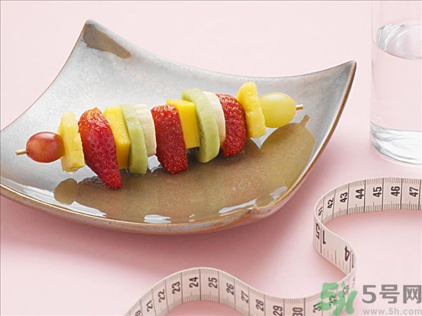 菠蘿和什么榨汁好喝？菠蘿榨汁加什么好喝？