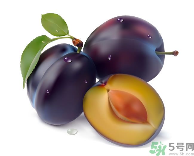 1.保養(yǎng)皮膚：水果中含豐富的抗氧化物質(zhì)維生素E和微量元素，可以滋養(yǎng)皮膚，其美容效果可不是一般的化妝品可比的。