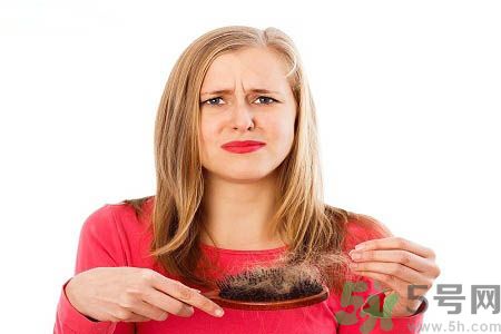 女性掉頭發(fā)很厲害是什么原因？掉頭發(fā)怎么辦？
