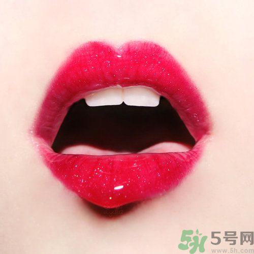 春天嘴唇干裂脫皮怎么辦？嘴唇為什么會脫皮？