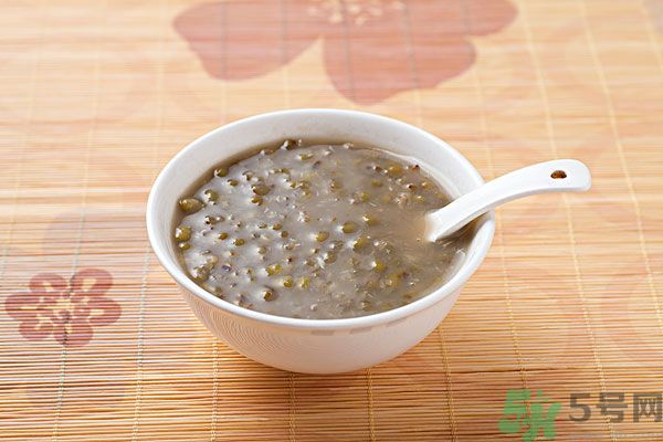 春天嘴上起泡怎么回事？春天嘴唇起泡怎么辦？