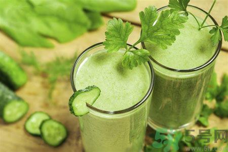 長(zhǎng)痘痘肌膚干燥怎么辦？肌膚干燥吃什么食物好？