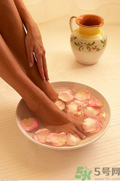 吃晚飯后多久可以泡腳？晚飯后泡腳好嗎？