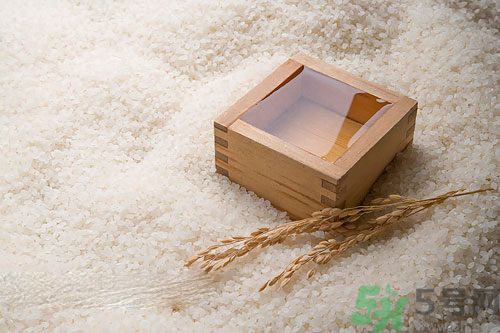淘米水洗臉能祛斑嗎？淘米水洗臉可以美白嗎？