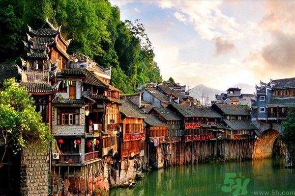 什么地方適合情侶旅游?旅游帶什么東西？