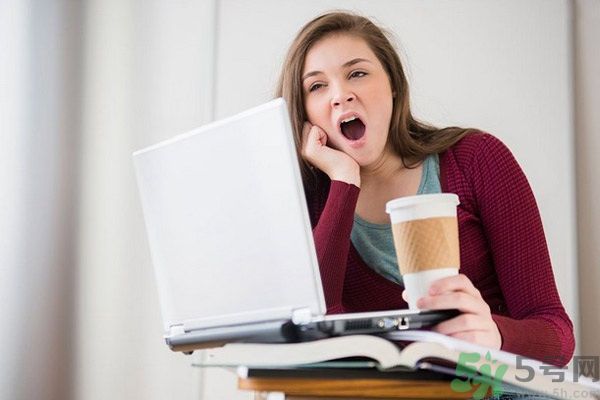 19歲女睡神走哪睡哪竟是?。渴裁词前l(fā)作性睡??？
