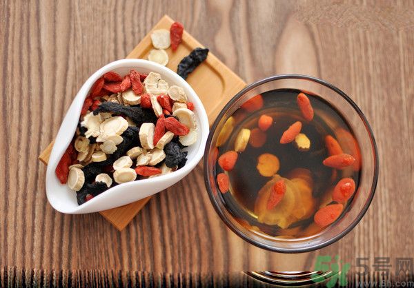 蕁麻疹會不會傳染？蕁麻疹怎么治才能好？