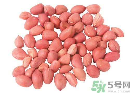 花生皮能不能吃？花生能和螃蟹一起吃嗎？