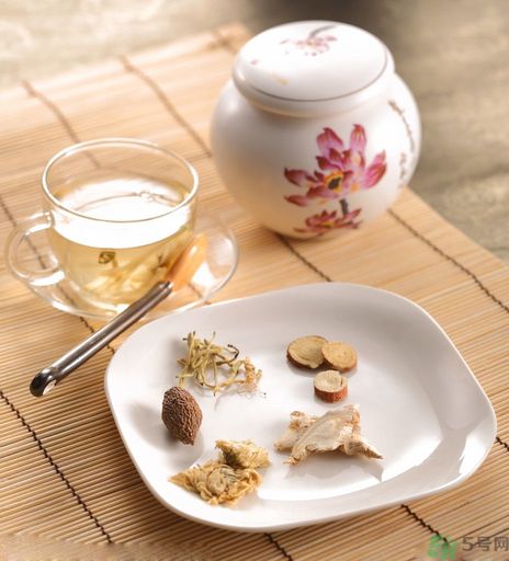 月經(jīng)有血塊是怎么回事？月經(jīng)有血塊怎么調(diào)理？