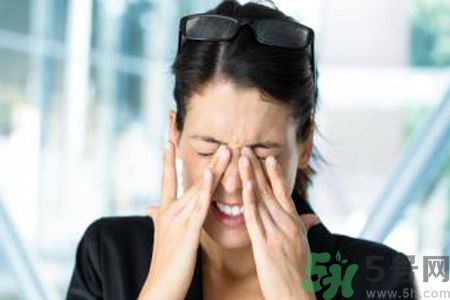 眼睛干澀怎么辦？眼睛干澀吃什么好？