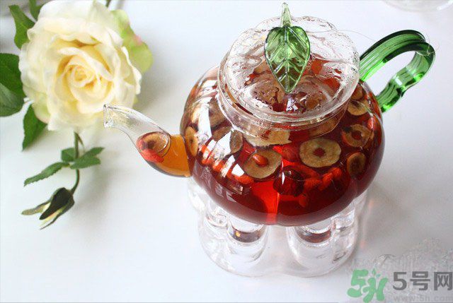 紅棗不能和什么一起吃？紅棗泡水喝會上火嗎？