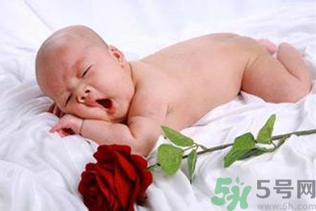 寶寶趴著睡覺(jué)好嗎？寶寶趴著睡覺(jué)是怎么回事？