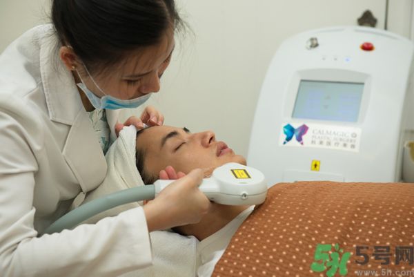 女生長(zhǎng)胡子怎么辦？女生長(zhǎng)胡子是什么原因？