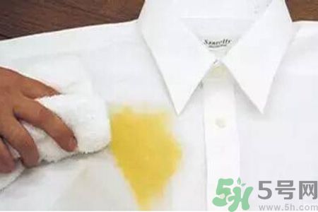 草莓汁弄到衣服上了怎么洗？怎么洗掉草莓汁？
