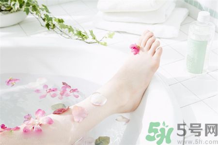 經(jīng)期可以洗澡嗎？經(jīng)期可以洗頭嗎？