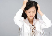 年輕人長白頭發(fā)怎么辦？年輕人長白頭發(fā)是什么原因？