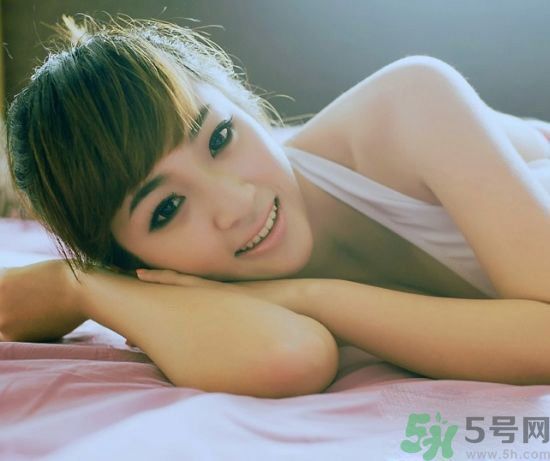 來月經(jīng)乳房脹痛怎么辦？來月經(jīng)乳房脹痛是什么原因？