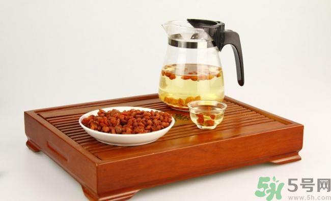 枸杞干吃好還是泡水好？枸杞怎么吃效果最好？