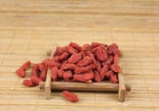枸杞干吃好還是泡水好？枸杞怎么吃效果最好？