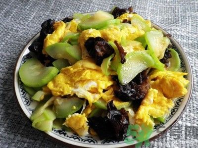 黑木耳怎么做好吃？黑木耳的家常做法？