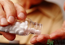 胃潰瘍的早期癥狀有哪些？胃潰瘍的癥狀有哪些？