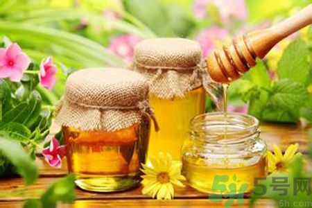 胃潰瘍可以喝蜂蜜嗎？服用蜂蜜要注意什么？