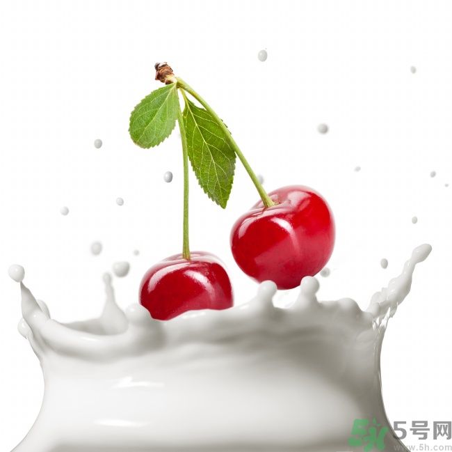 香蕉和牛奶可以一起吃嗎？牛奶可以和什么水果一起吃？