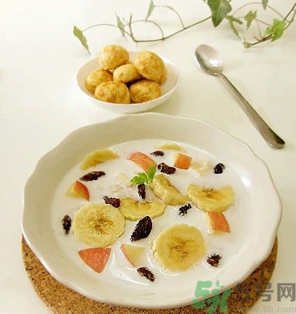 牛奶能和獼猴桃一起吃嗎？牛奶不能和什么一起吃？