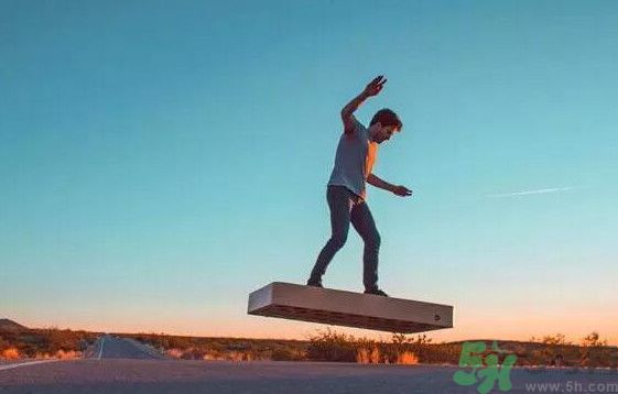 Hoverboard懸浮滑板國(guó)內(nèi)多少錢？懸浮滑板在哪可以買？