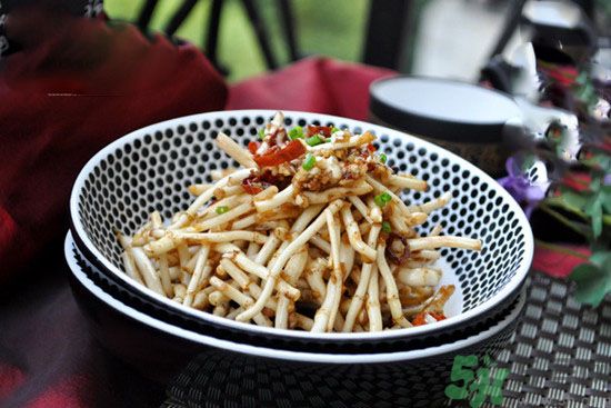 魚(yú)腥草可以燉雞湯嗎？魚(yú)腥草燉雞湯好不好？