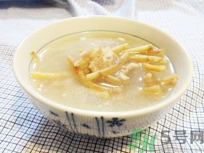 魚腥草可以和雪梨冰糖煮水喝嗎？魚腥草雪梨煲有什么好？