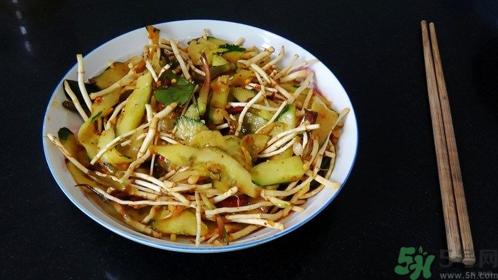 黃瓜可以和魚(yú)腥草涼拌一起吃嗎？黃瓜涼拌魚(yú)腥草好吃嗎？