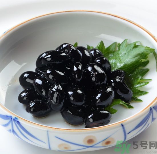 黑豆要泡多久才會軟？黑豆要越泡越久嗎？