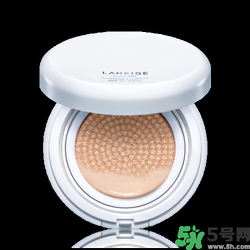 蘭芝氣墊bb13號(hào)跟21號(hào)哪個(gè)更白？蘭芝氣墊bb色差大嗎？