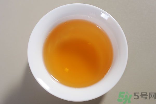 早上起床喝白開水好嗎？喝白開水好還是茶水好？