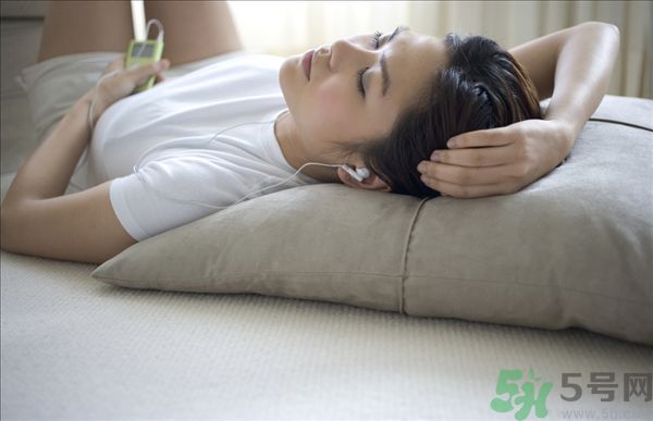 女性吃什么預(yù)防泌尿道感染？泌尿道感染不能吃什么？