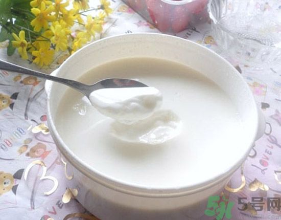 每天喝檸檬水可以排毒嗎？和檸檬水好不好？