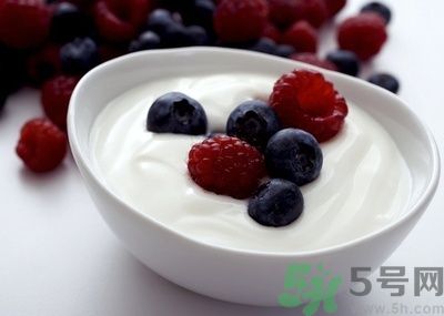 每天喝檸檬水可以排毒嗎？和檸檬水好不好？