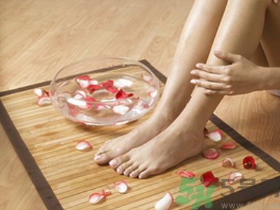 用醋泡腳能治腳臭嗎？泡腳放醋能除腳臭嗎？