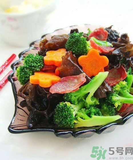 西藍(lán)花炒臘腸怎么做？西藍(lán)花炒臘腸好吃嗎？
