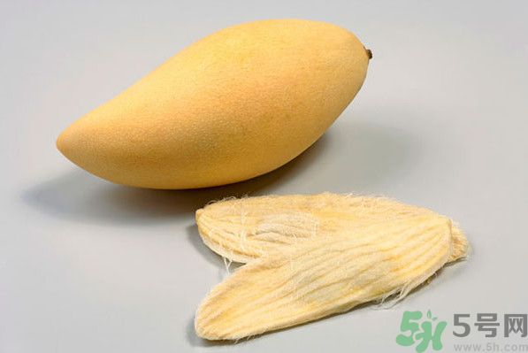 香瓜和芒果能一起吃嗎？香瓜和芒果一起吃肚子疼怎么回事