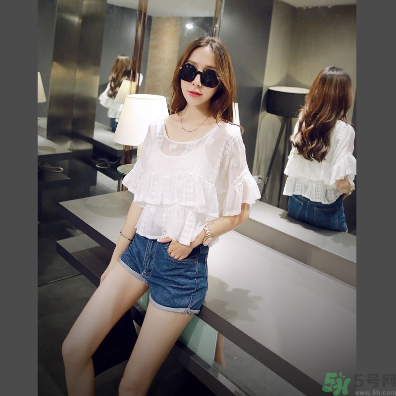 胸小的女生怎么穿衣服好看？胸小的女生怎么穿衣顯得胸大？