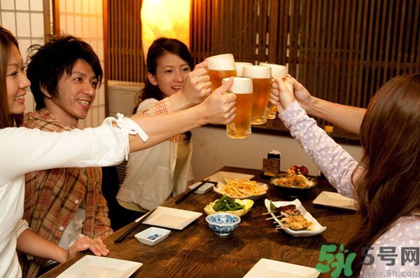 喝酒怎樣才能不傷身？飲酒要注意些什么？