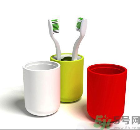 牙齦出血要換牙刷嗎？牙刷多久換一次好？
