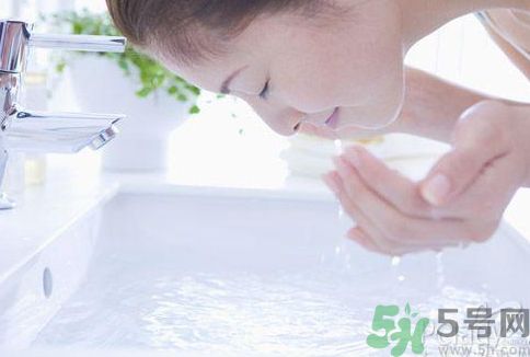洗臉用冷水還是熱水好？用冷水洗臉好不好？