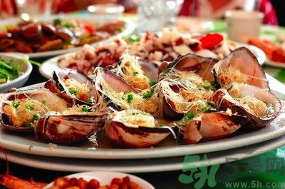 吃海鮮能喝啤酒嗎？吃海鮮為什么不能喝啤酒？