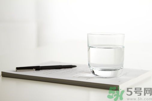 白開水隔幾天還能喝嗎？喝白開水要注意什么？