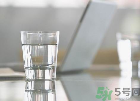 白開水隔幾天還能喝嗎？喝白開水要注意什么？