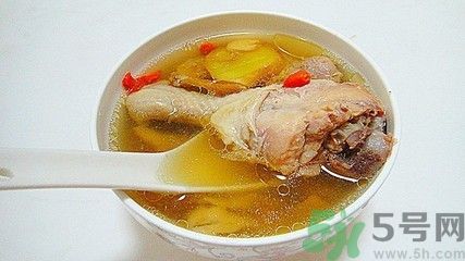 燉雞湯用冷水還是熱水？雞湯用冷水可以嗎？